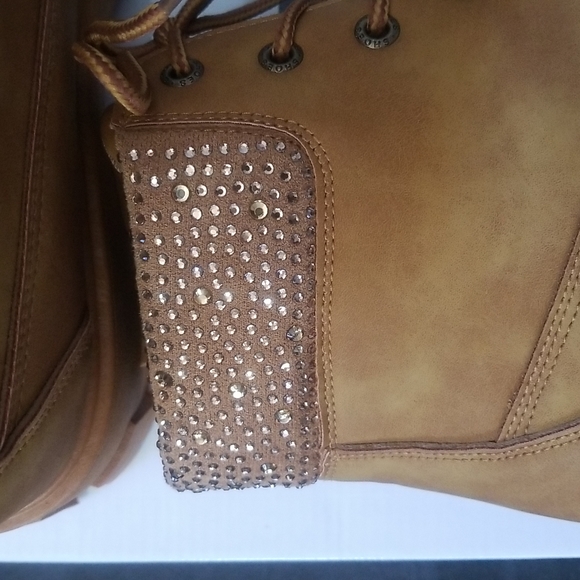 Cape Robin lace up boot - Picture 3 of 8